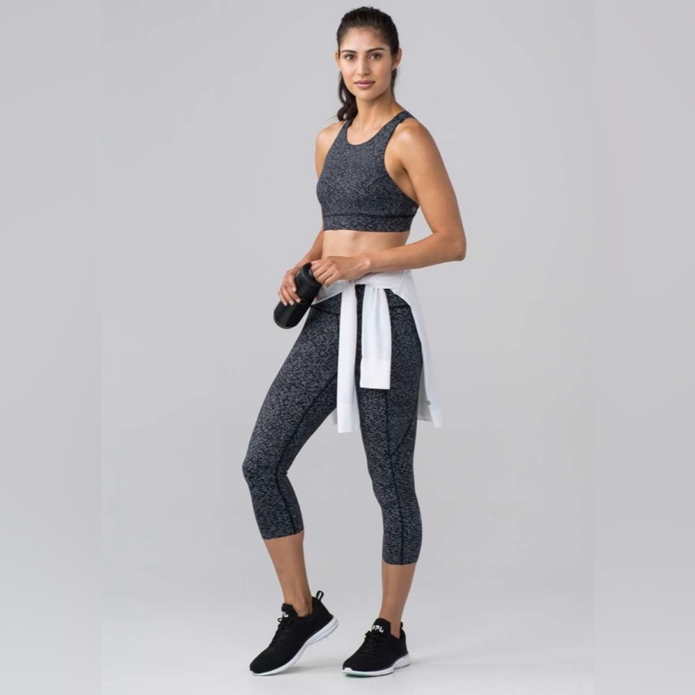 Lululemon Fast & Free Bra (Nulux)
Soundwave Alpine White Black-Size 10